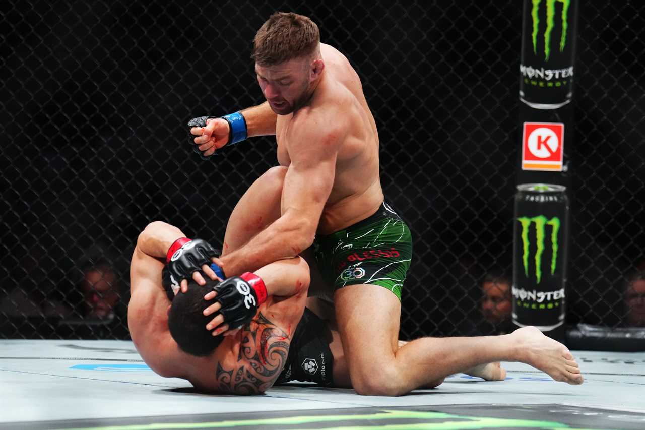 UFC 290 - Dricus du Plessis knocks out Robert Whittaker, setting up Israel Adesanya in a grudge match racial tension