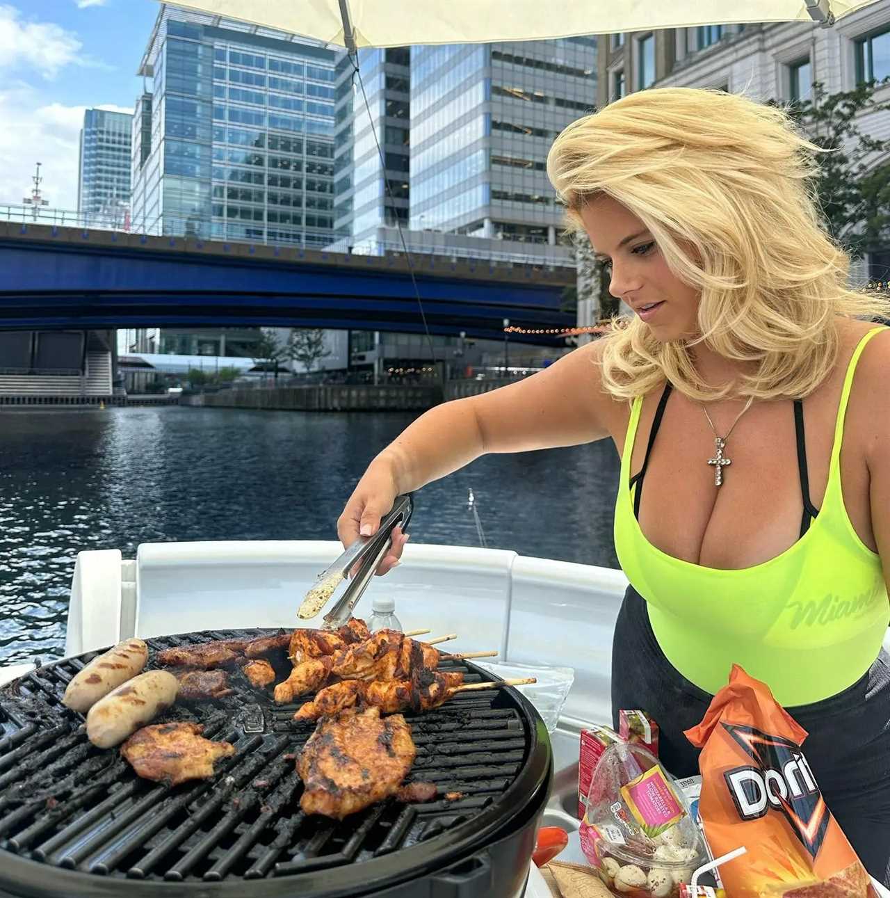 Fans praise Apollonia Lewellyn for her beautiful appearance in a see-through top while she is on a boat barbecue.