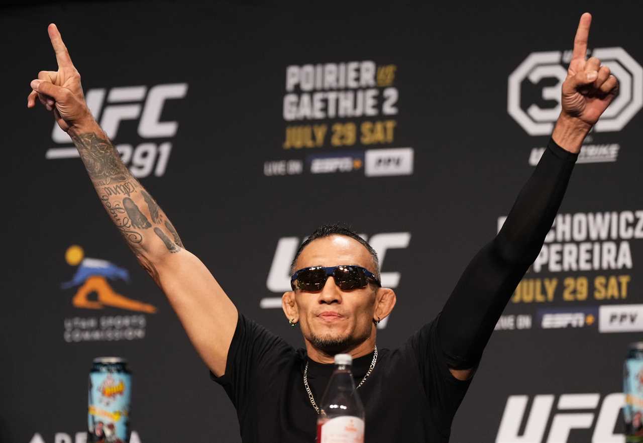 Tony Ferguson pulls out knife during Media Day and talks about bear encounter