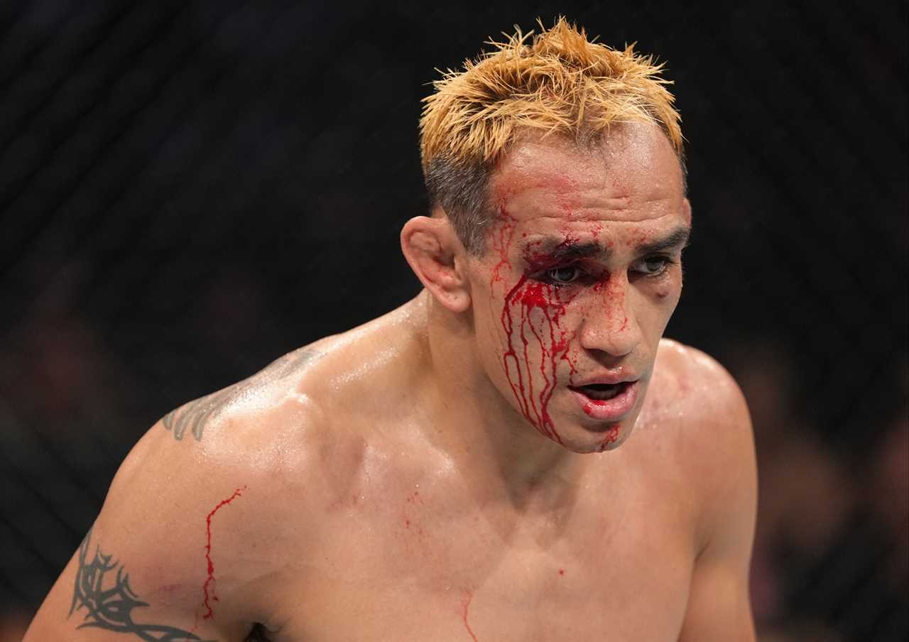 Tony Ferguson pulls out knife during Media Day and talks about bear encounter