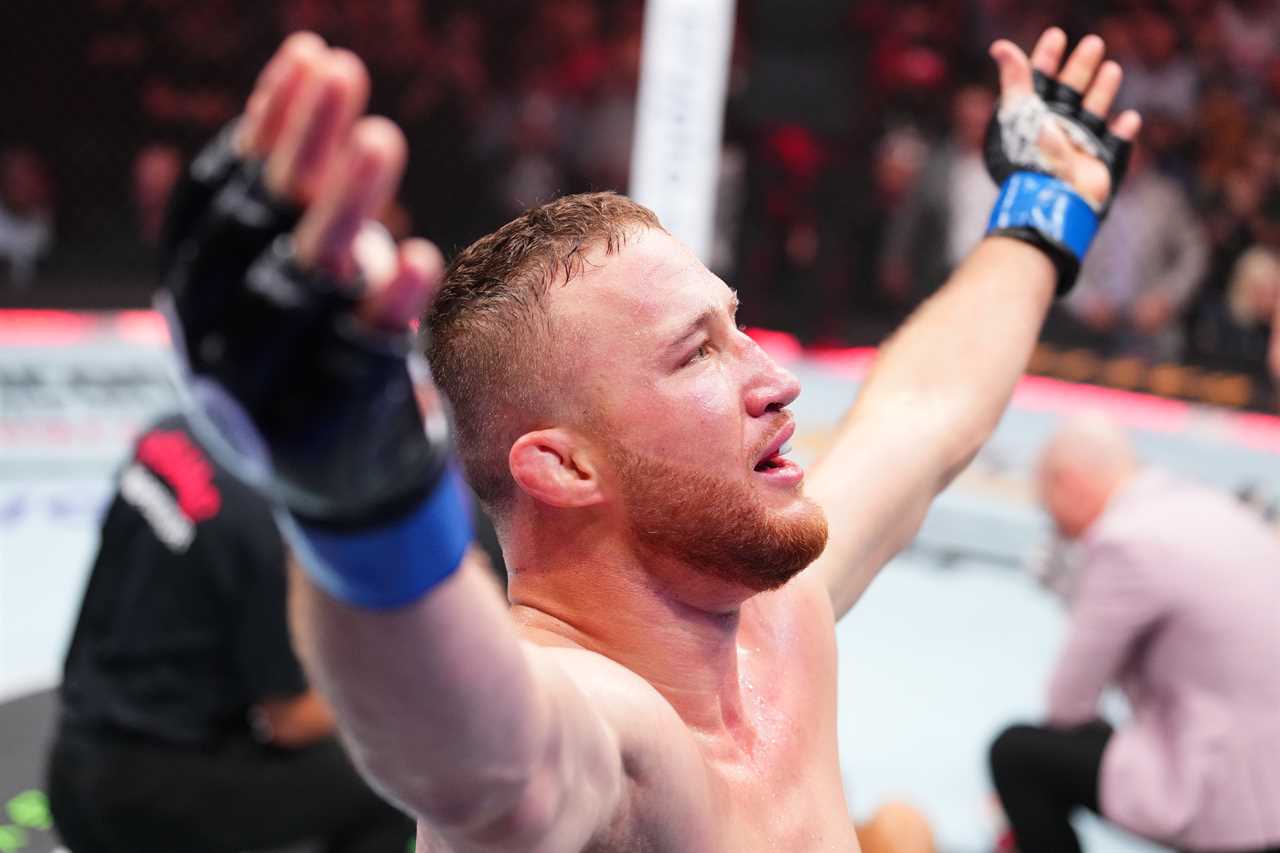 UFC 291 referee Herb Dean accidentally drops the people's elbow on Dustin Poirier following Justin Gaethje's KO