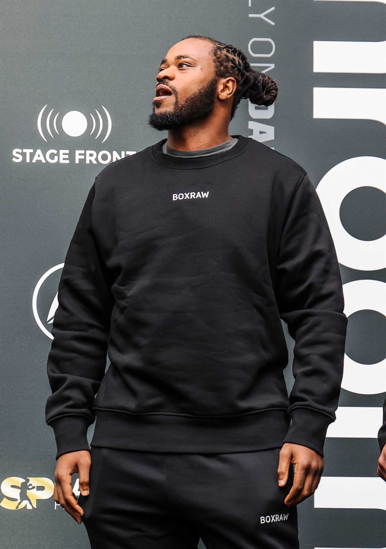 Jermaine arrives at London’s O2 Arena to watch Anthony Joshua on the TUBE, while other fighters are stuck in traffic.