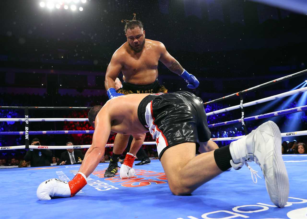 A heavyweight that weighs more than Eddie Hall makes a 6ft 9in tall giant's legs go numb with a powerful punch