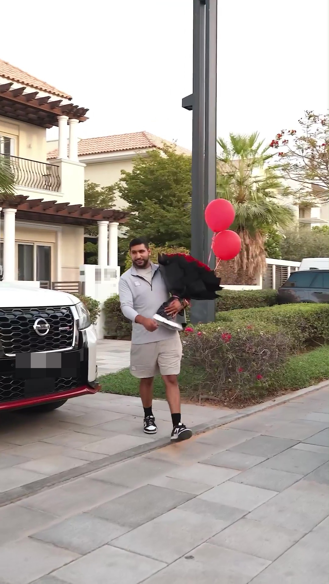 Amir Khan surprises Faryal, his wife after a sexting scandal with a Mercedes G Wagon worth PS 130,000.