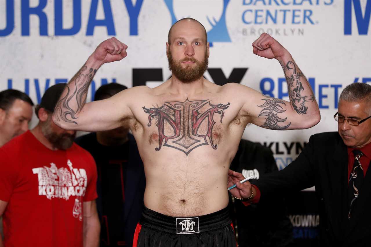 What is the boxing record of Anthony Joshua's opponent Robert Helenius?