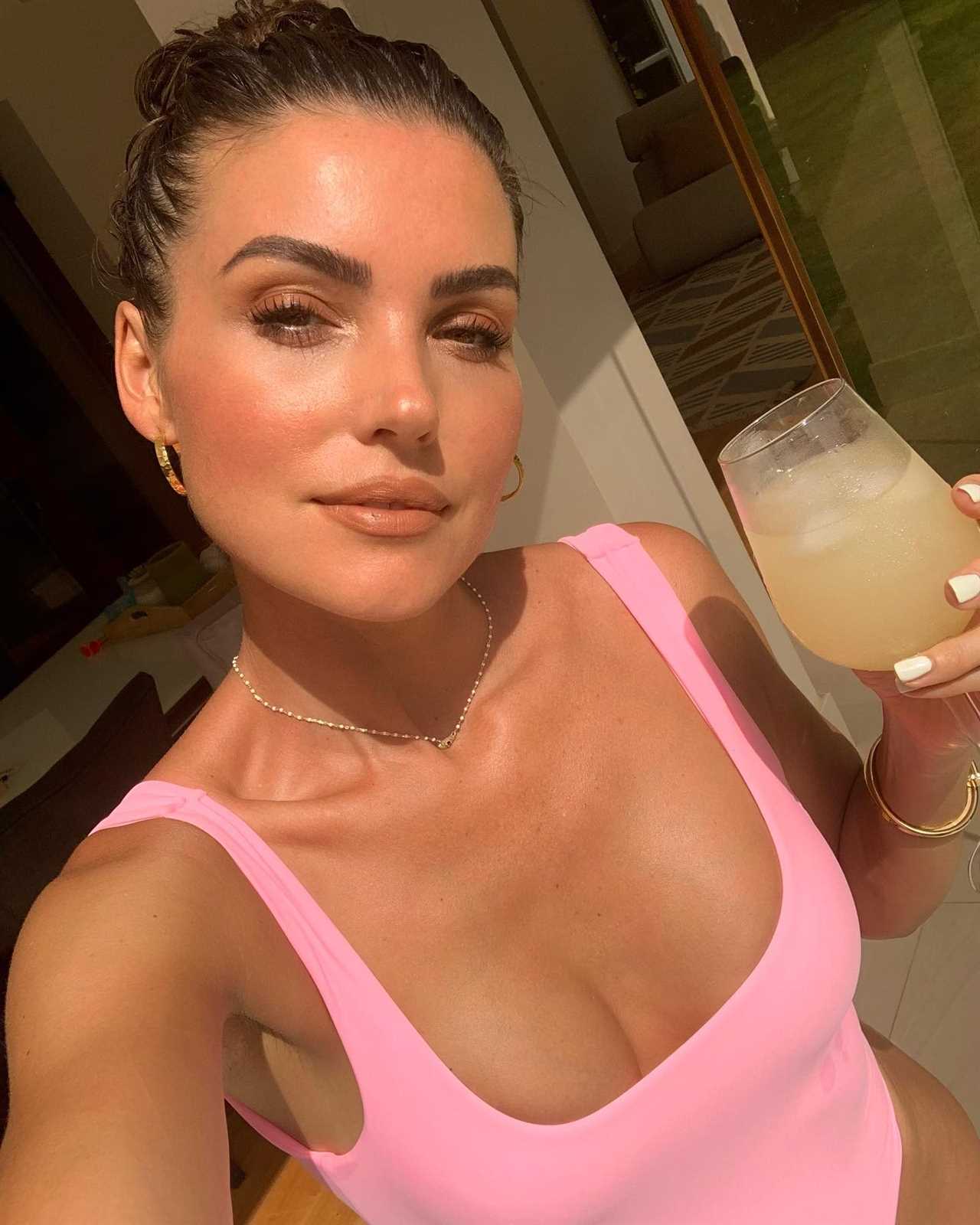 Barbie swimsuit worn by British Boxing Legend’s wife makes fans go wild