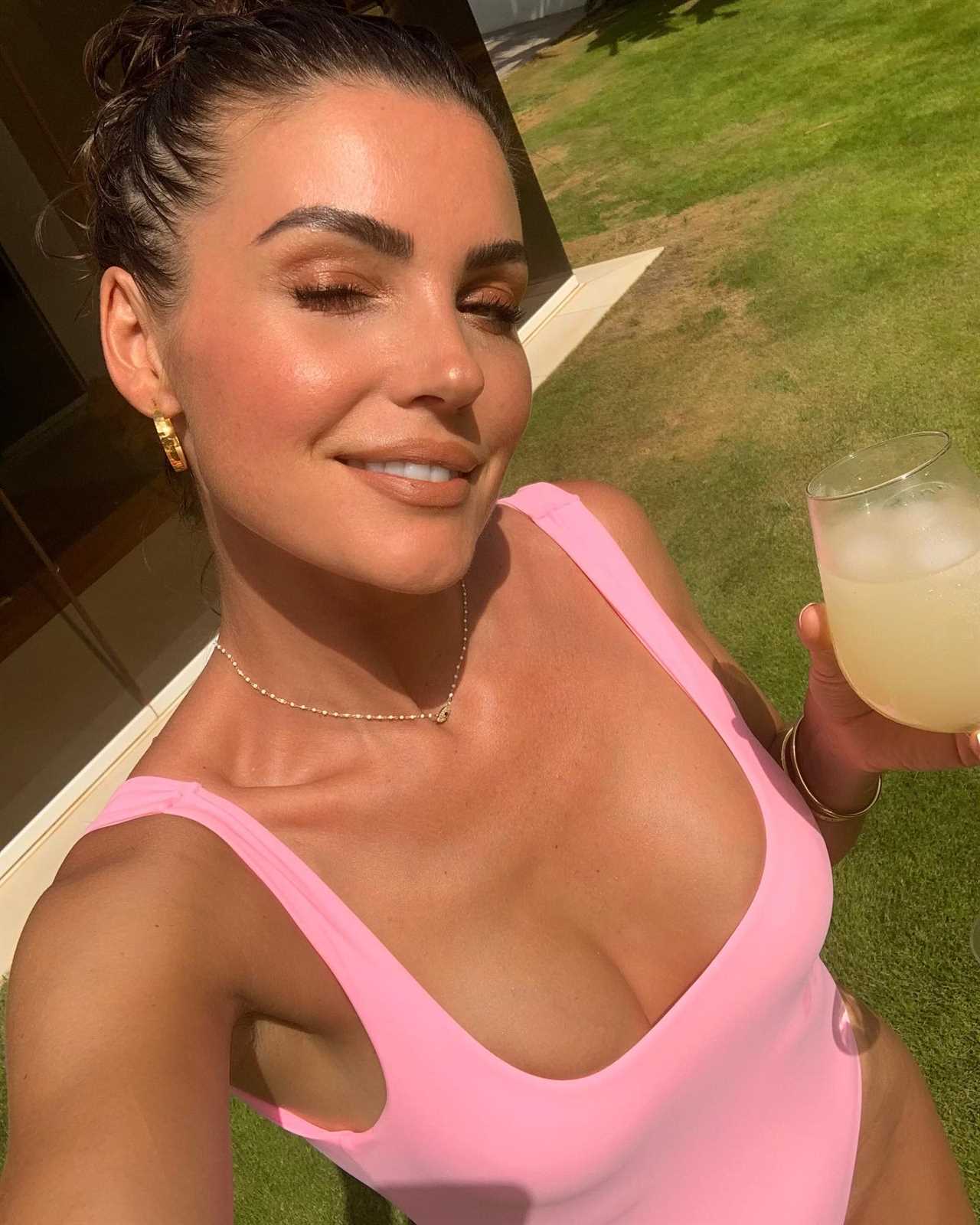 Barbie swimsuit worn by British Boxing Legend’s wife makes fans go wild