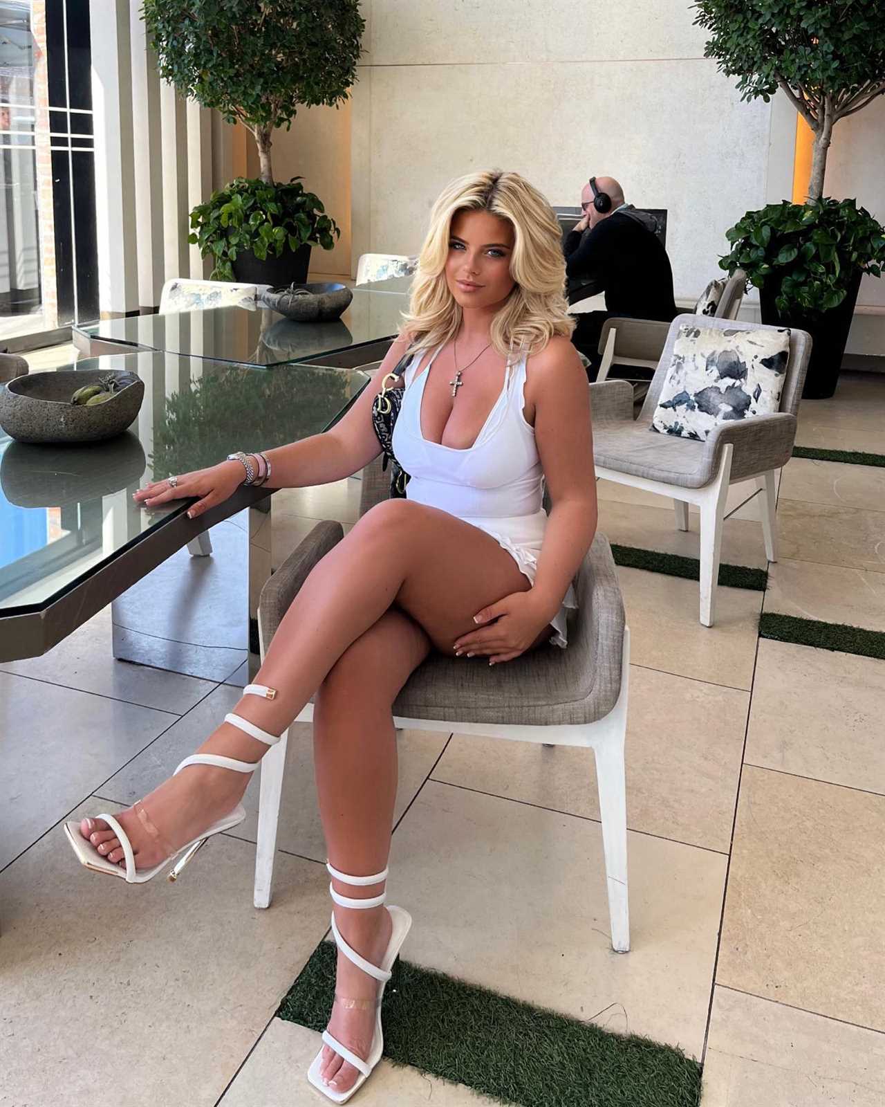 Apollonia Llewellyn's Instagram post wows her fans