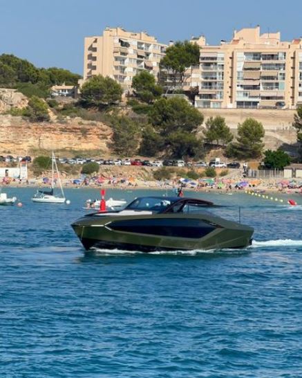 Conor McGregor Cruises in a PS2.7m Lamborghini Yacht while Rapping Dr Dre and Snoop Doggy