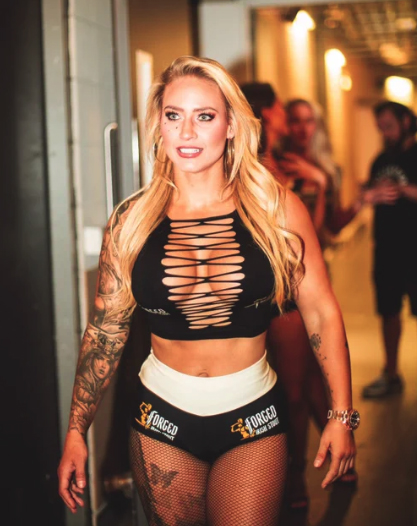 Ebanie bridges fights alongside Conor McGregor against Anthony Joshua