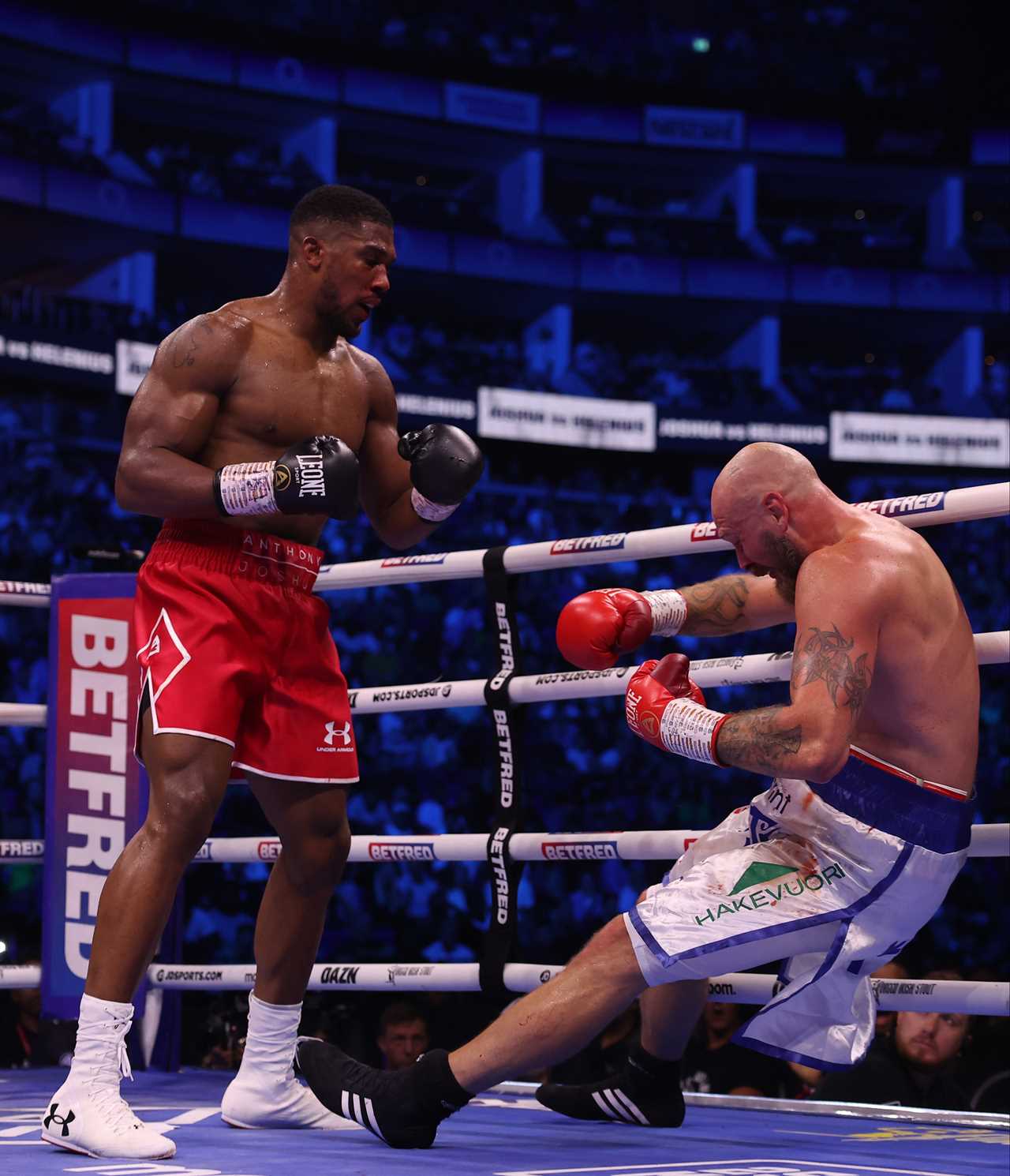 Anthony Joshua's fans turn on him during fight with Robert Helenius