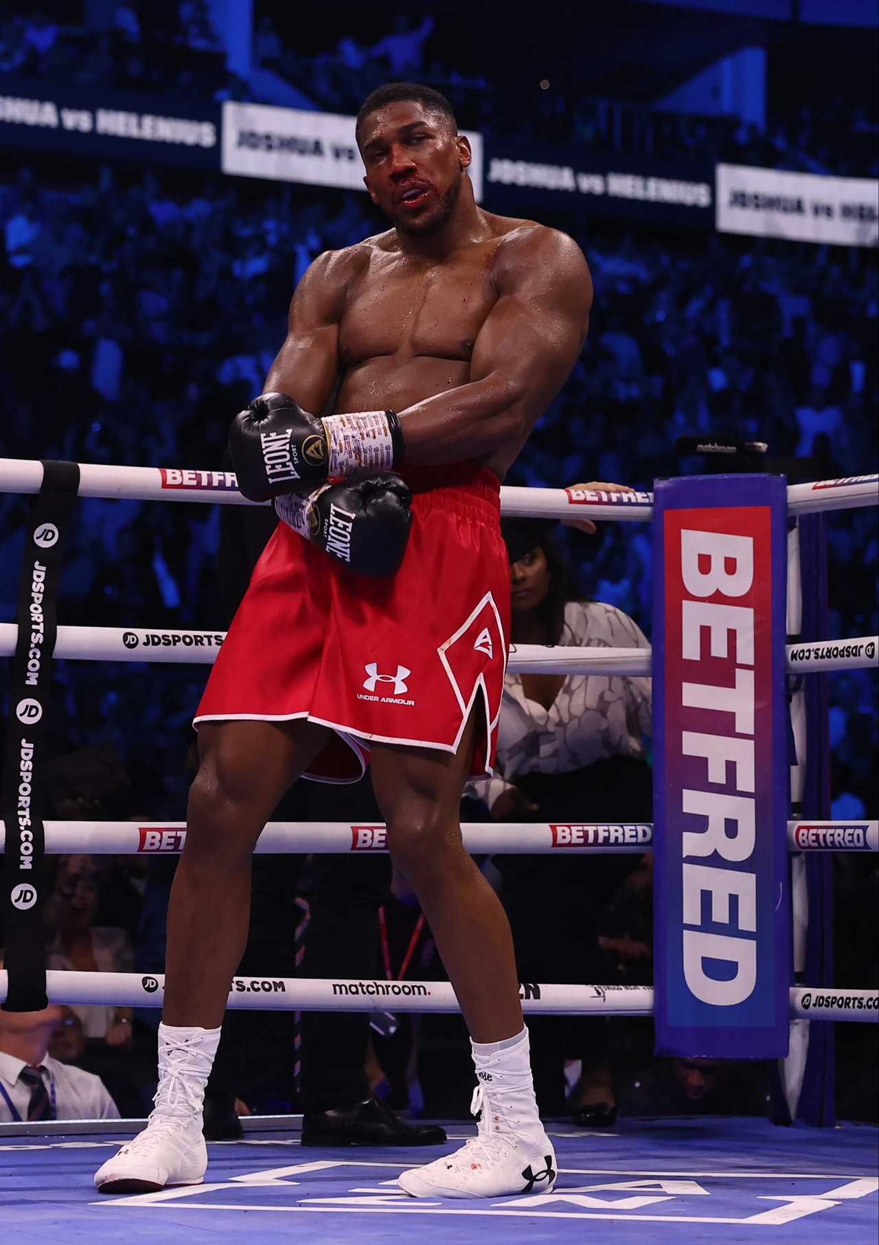 Anthony Joshua's fans turn on him during fight with Robert Helenius