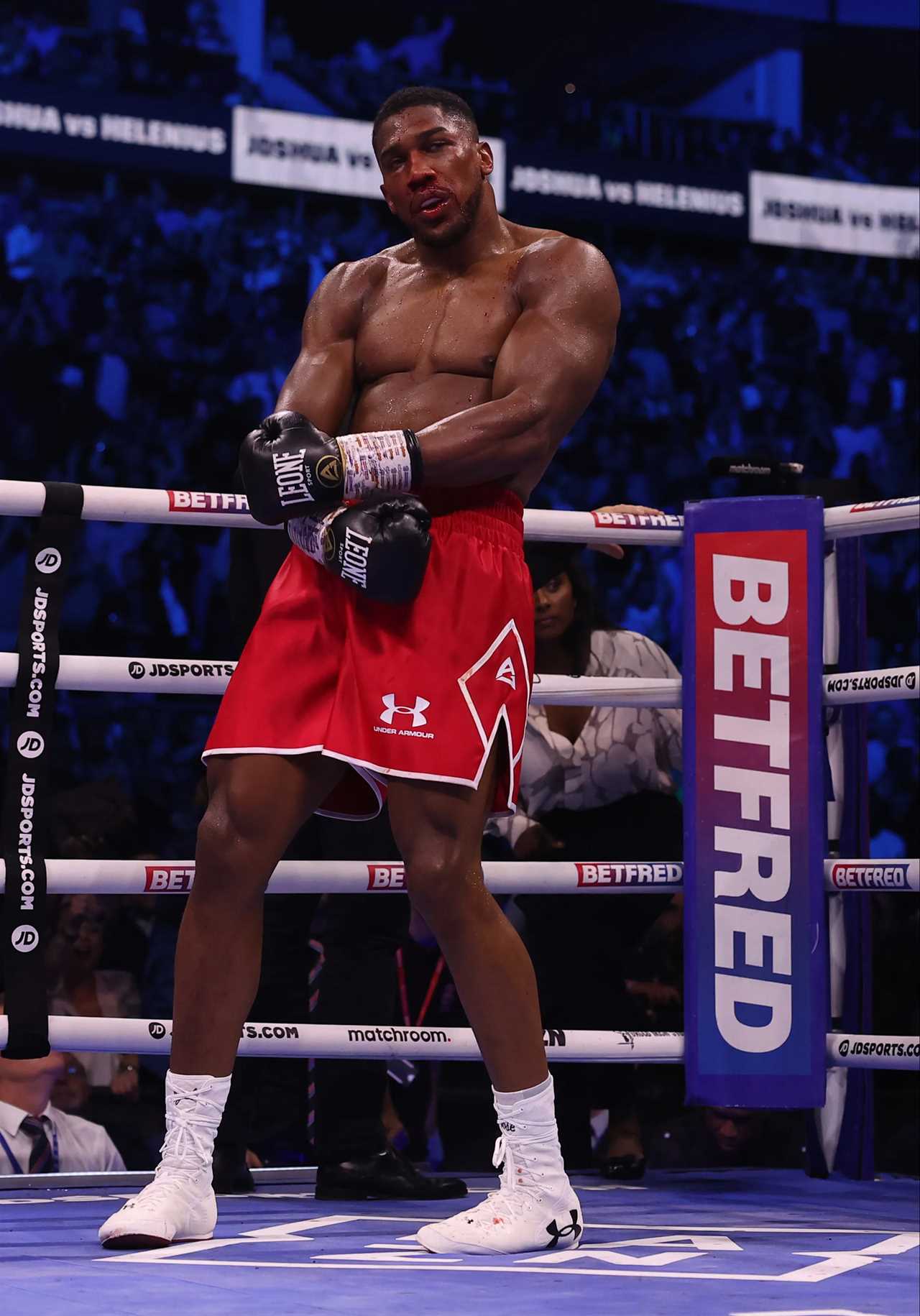 Boxer Robert Helenius Needs Oxygen mask After Anthony Joshua's Devastating Knockout