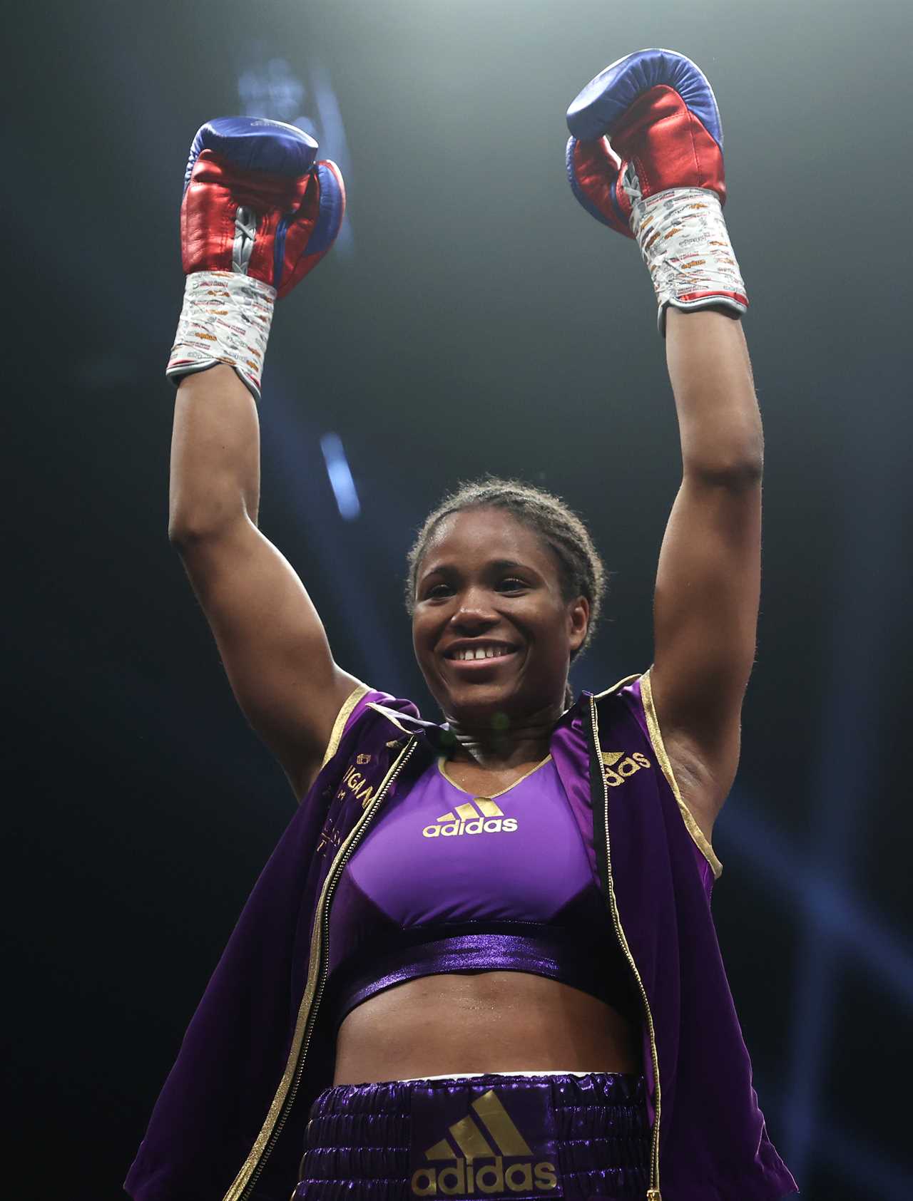 What is the boxing record of Caroline Dubois, Daniel Dubois’ sister?