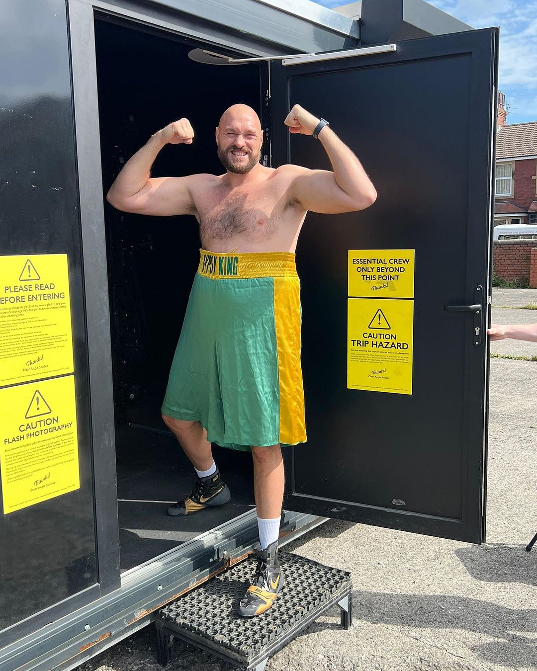 Tyson Fury's hilarious dig at Oleksandr Usky after controversial low blow