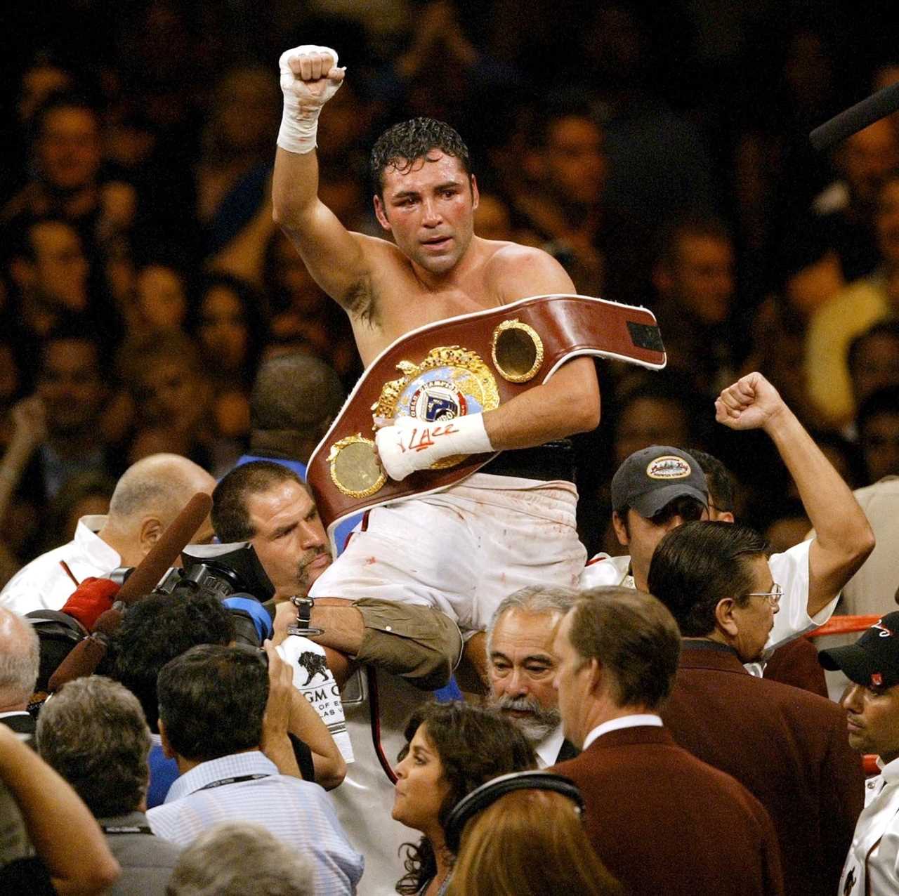 Oscar De la Hoya’s Controversial life Revealed: Olympic Lie, Abusive Mother, and Failed Relationships