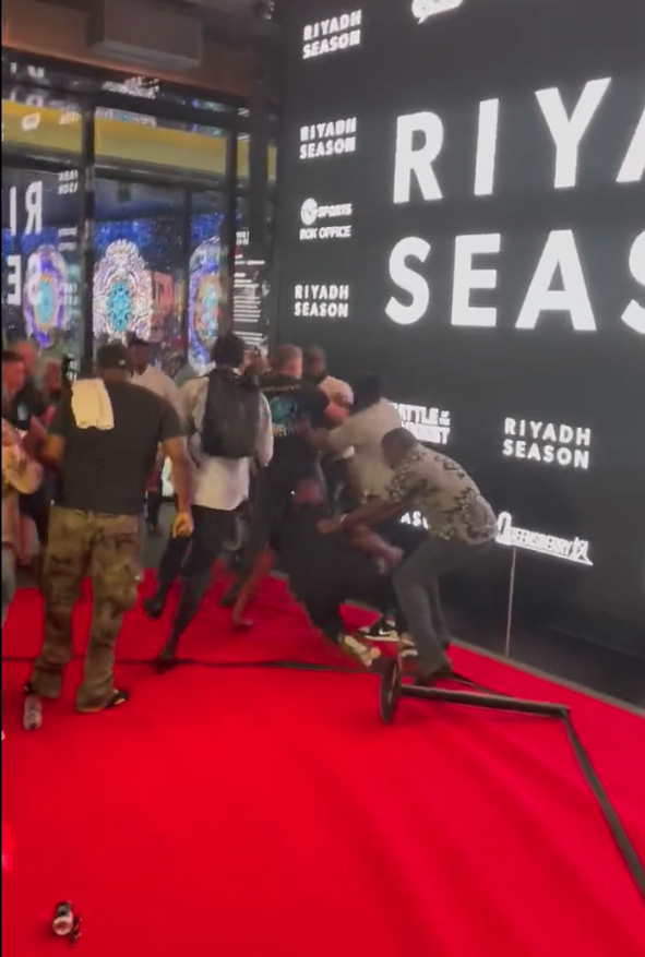 Heavyweight boxer left bleeding after brawl at Press Conference