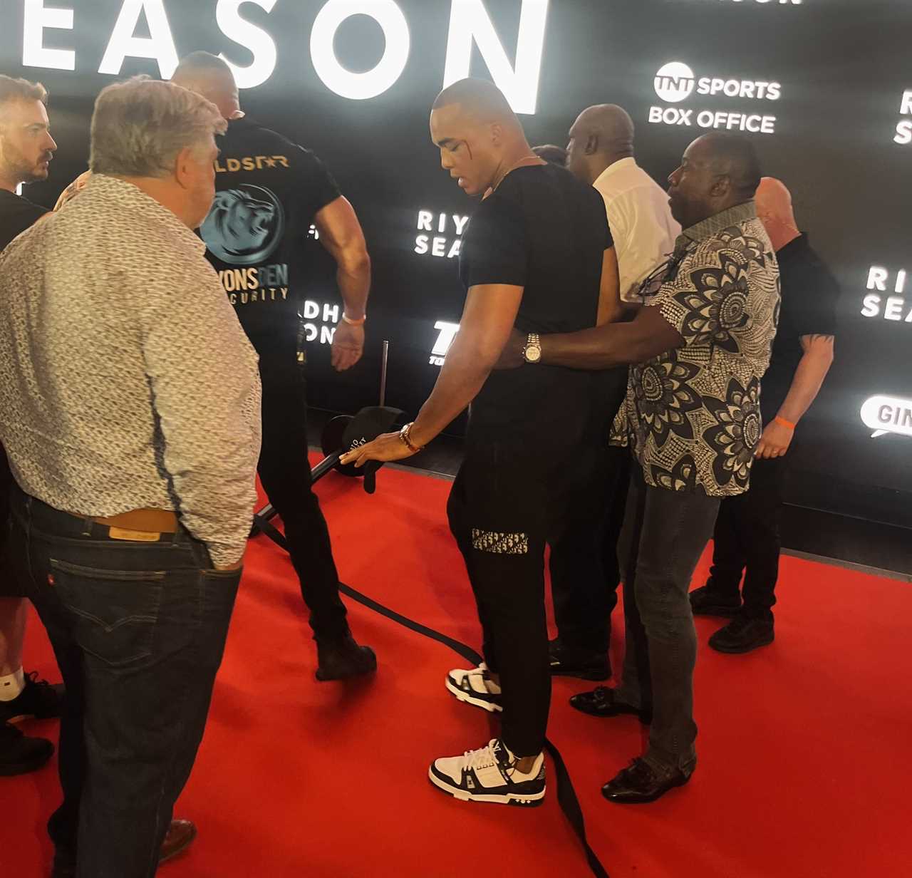 Heavyweight boxer left bleeding after brawl at Press Conference