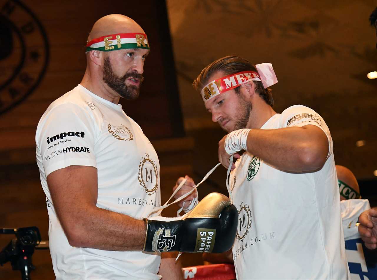 Anthony Joshua and Ben Davison, Tyson Fury’s former trainer, prepare for a possible Deontay wilder fight