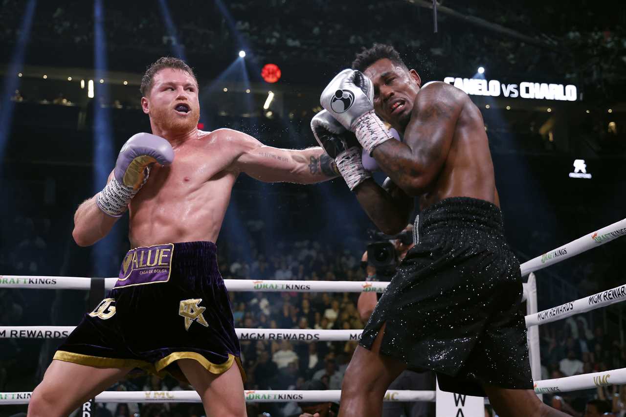 Canelo Alvarez Dominates Jermell Charlo in Super Middleweight Showdown