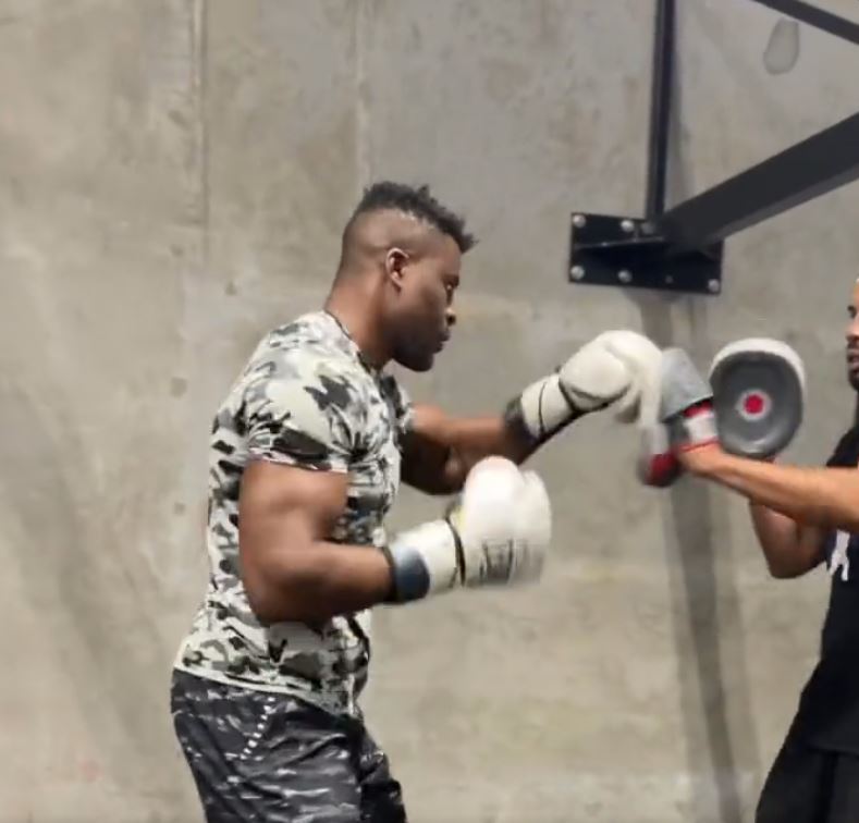 Fans criticize Francis Ngannou for his slow pad work before fight with Tyson Fury
