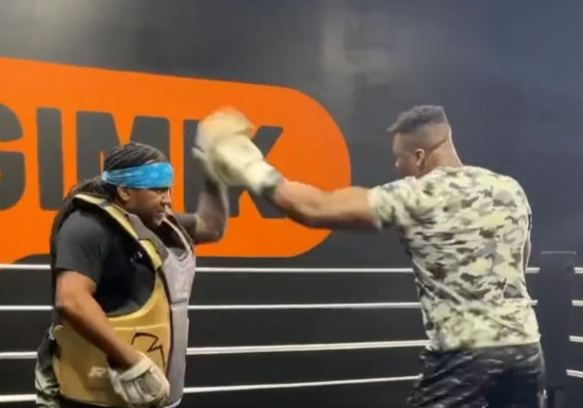 Fans criticize Francis Ngannou for his slow pad work before fight with Tyson Fury
