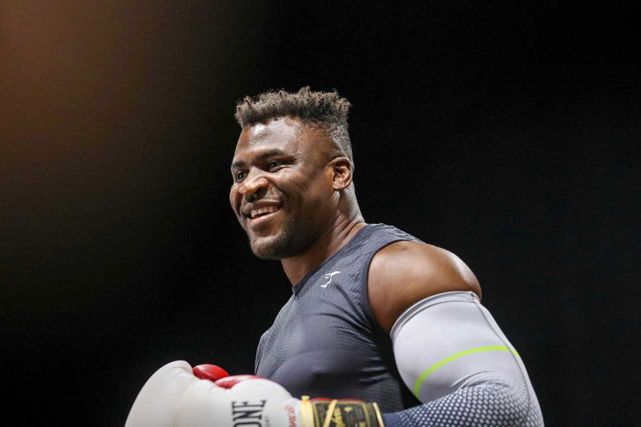 Fans criticize Francis Ngannou for his slow pad work before fight with Tyson Fury