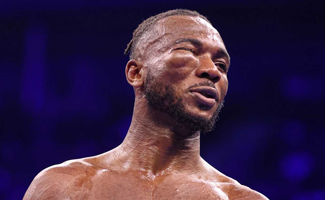 Boxer Linus udofia suffers horrific eye injury, referee stops fight