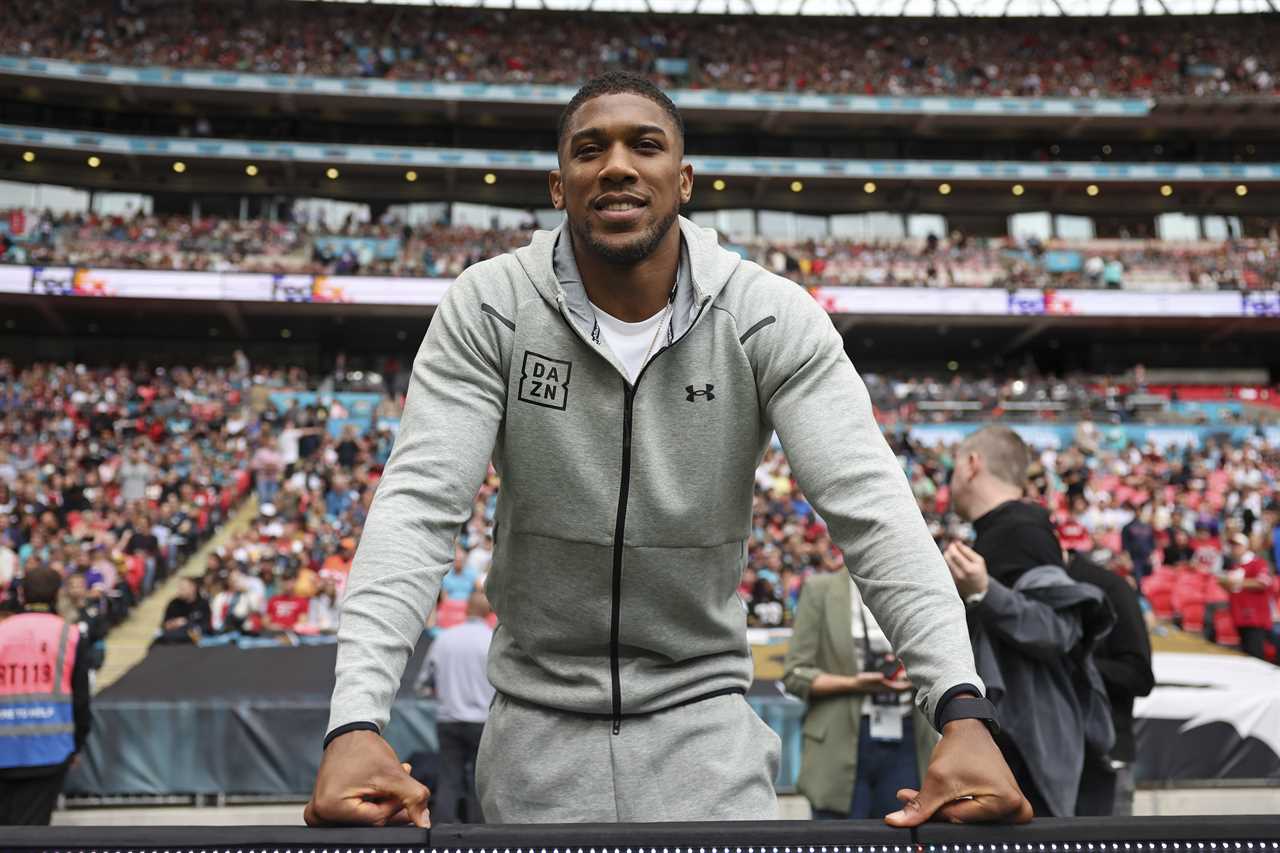 Riddick bowe, retired boxing legend, calls out Anthony Joshua