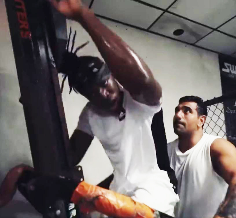 WATCH: KSI HABITUALLY PASSES OUT DURING EXHAUSTING TRAINING TOMMY FURY FEIGHT
