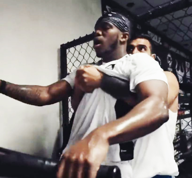 WATCH: KSI HABITUALLY PASSES OUT DURING EXHAUSTING TRAINING TOMMY FURY FEIGHT