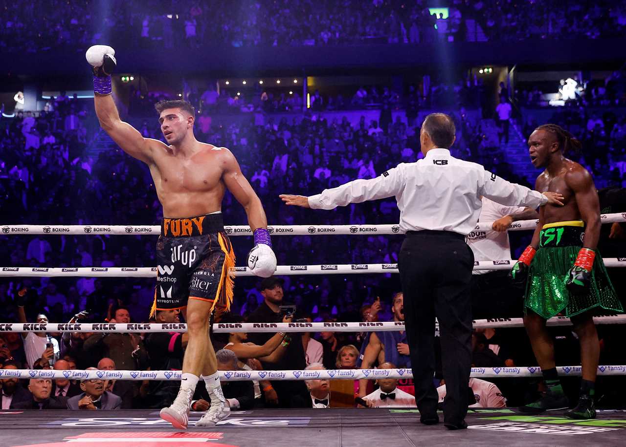 After a controversial victory, Tommy Fury celebrates with pizza his KSI win