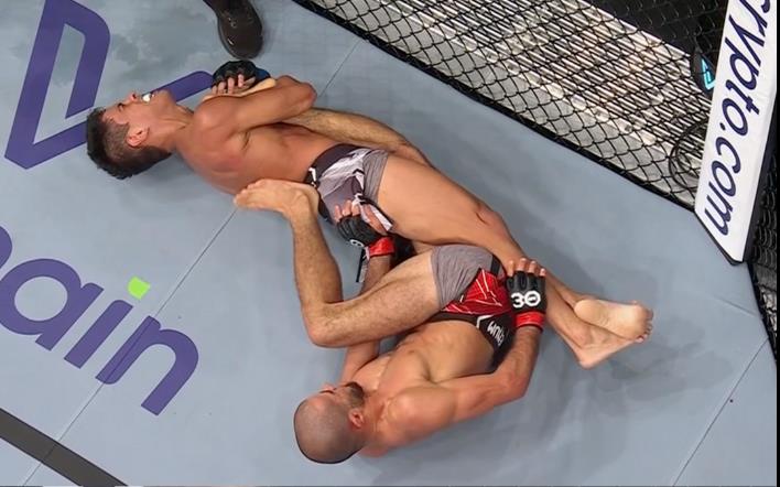 Muhammad Mokaev risks knee injury to win UFC Fight