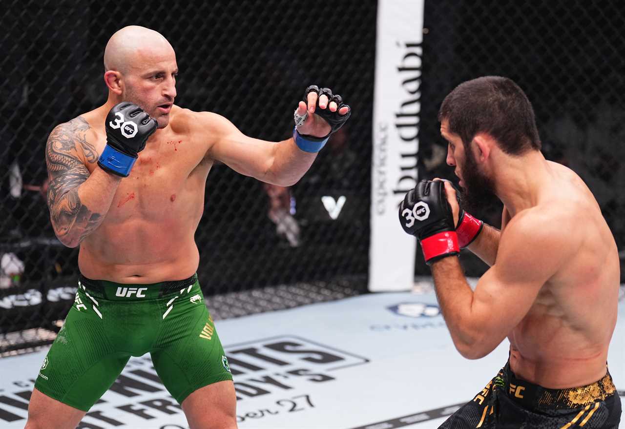 Alexander Volkanovski suffered HORRIBLE cuts after being brutally KOed by Islam Makhachev's head kick at UFC 294.