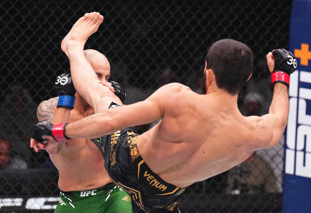 Alexander Volkanovski suffered HORRIBLE cuts after being brutally KOed by Islam Makhachev's head kick at UFC 294.