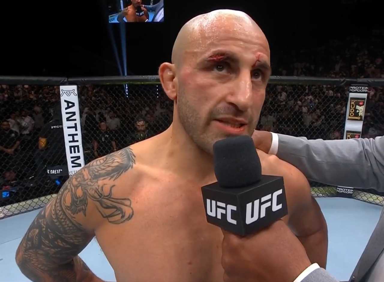 Alexander Volkanovski suffered HORRIBLE cuts after being brutally KOed by Islam Makhachev's head kick at UFC 294.