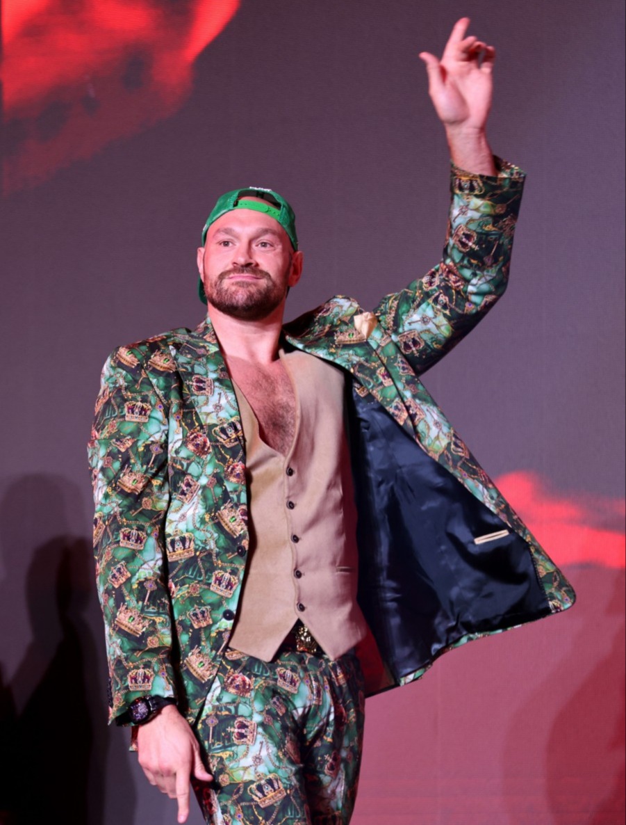 Tyson Fury’s extravagant lifestyle: Luxury Mansions, Monster Car Collections, and Expensive Watches