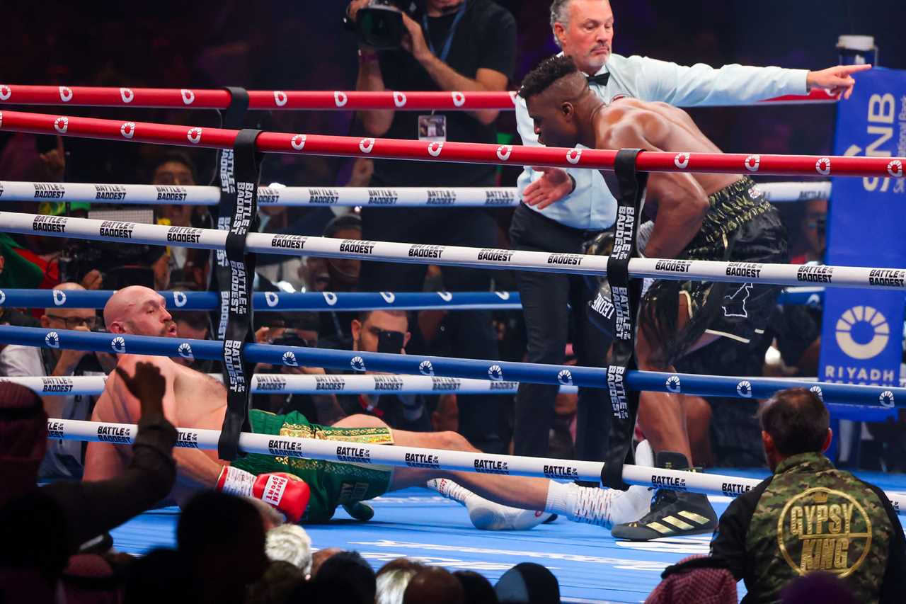 Tyson Fury Has 23 Seconds To Recover After Controversial Knockdown