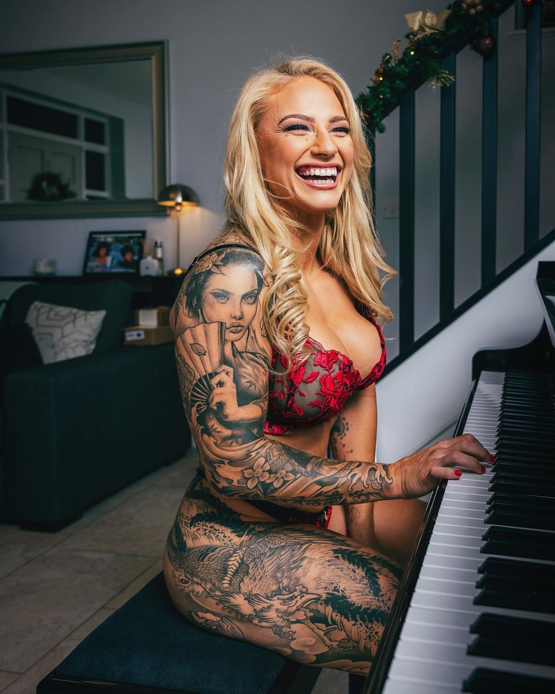 Boxing Queen Ebanie Bridges Plays Piano in Lingerie Ahead of Title Defence