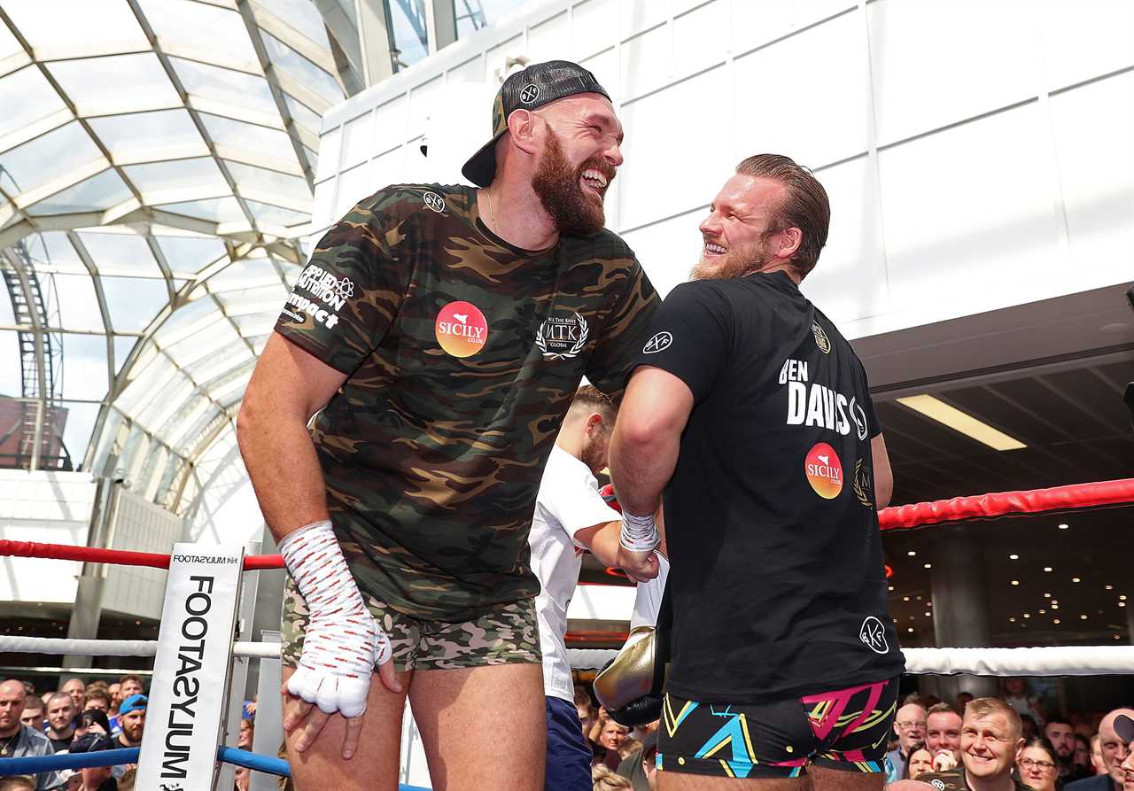 Anthony Joshua Teams Up with Former Coach of Tyson Fury in Surprising Twist