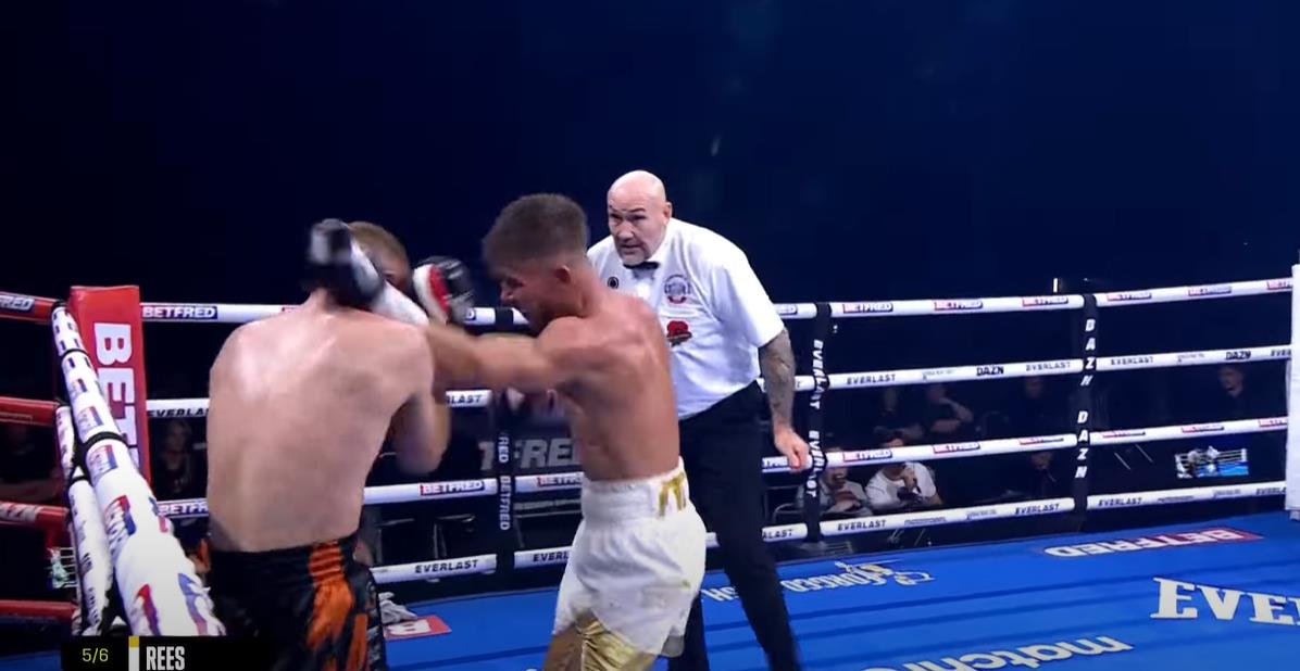 Fans Left Perplexed as Boxer's Corner Man Takes Phone Call During Fight