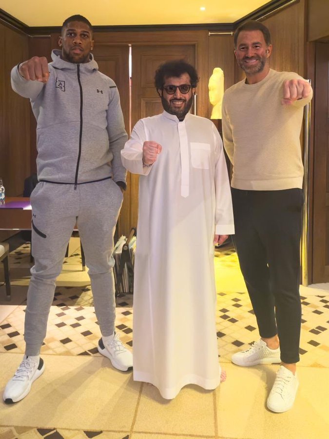 Anthony Joshua and Deontay Wilder in Talks for Blockbuster Boxing Event in Saudi Arabia