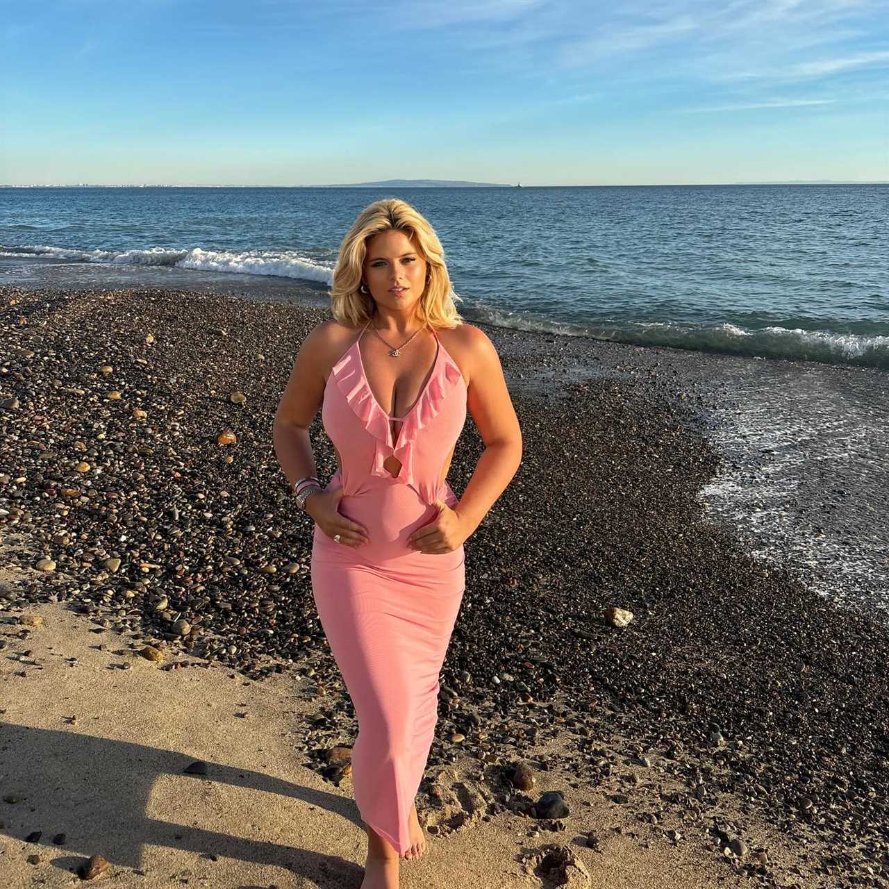 Boxing ring girl Apollonia Llewellyn stuns in all-pink denim outfit as fans label her ‘beautiful as always’