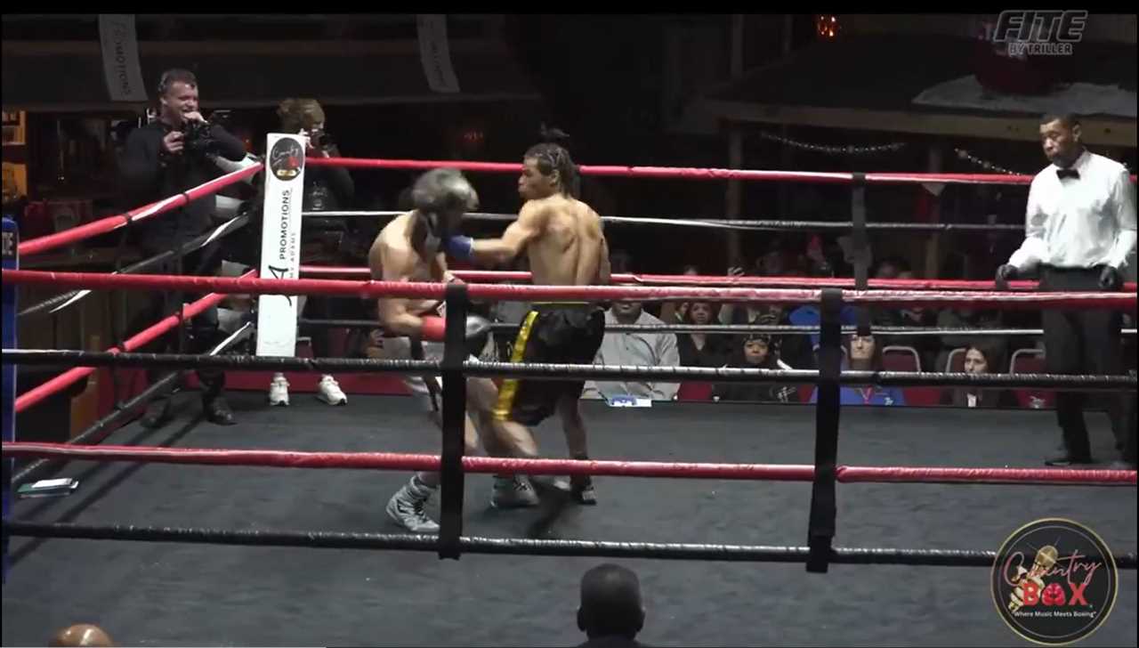 Boxing Fans Shocked as 58-Year-Old Fights Boxer 36 Years Younger