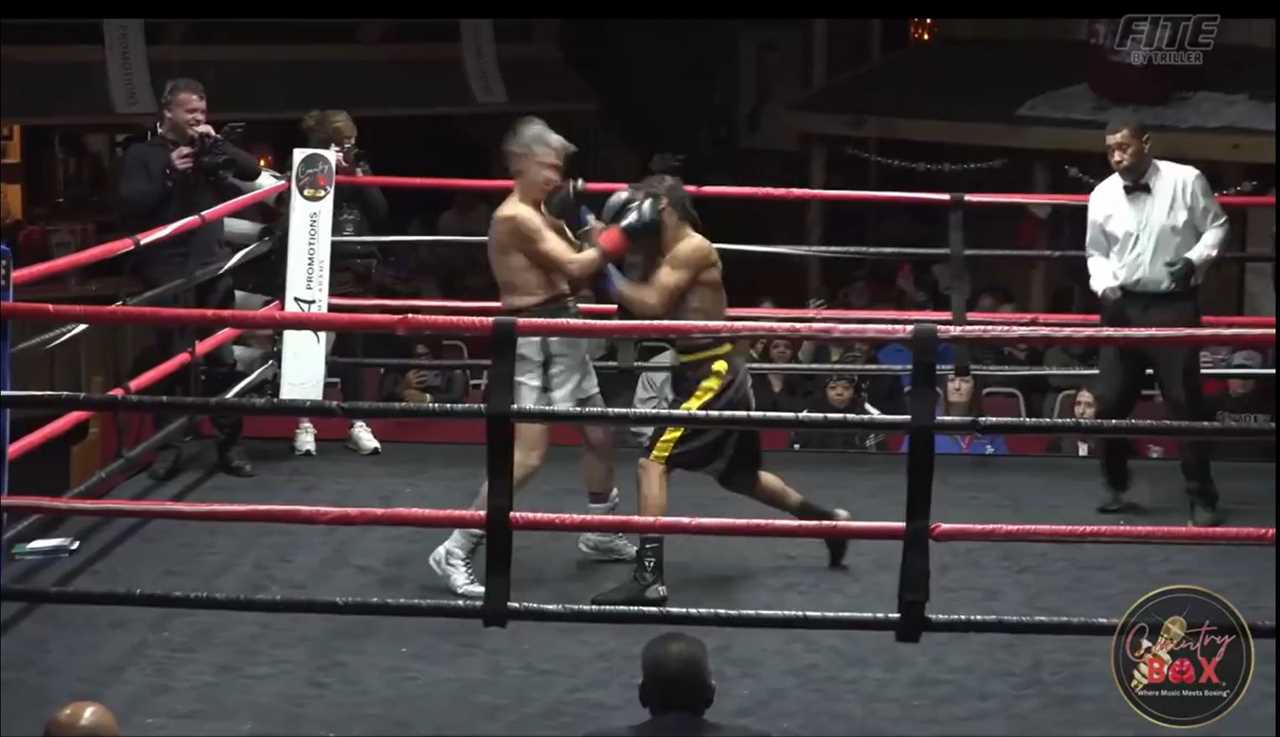 Boxing Fans Shocked as 58-Year-Old Fights Boxer 36 Years Younger