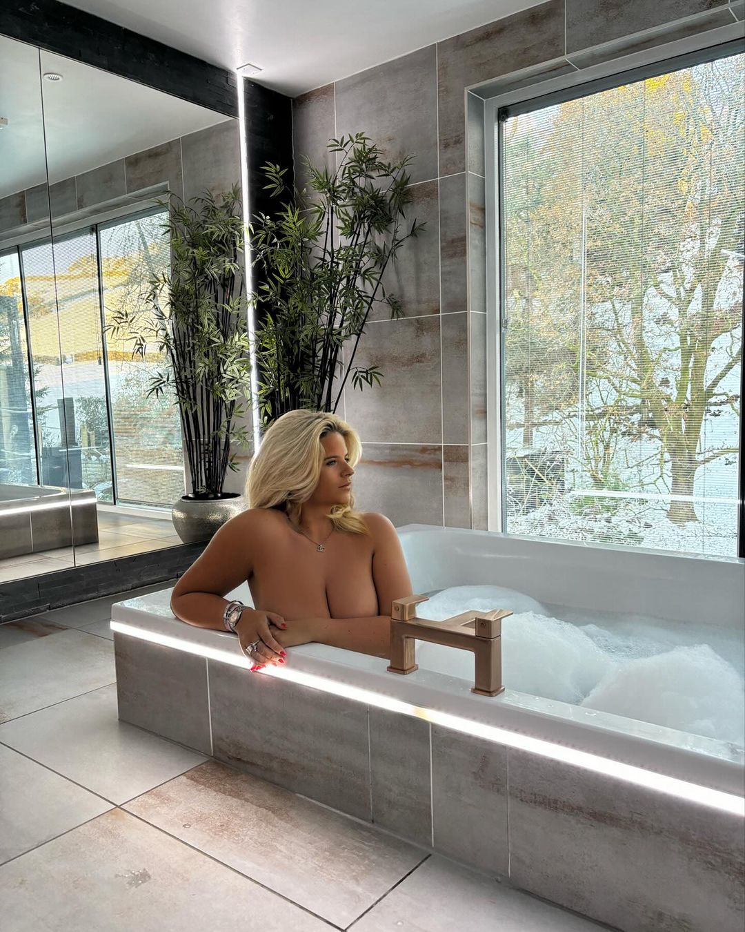 Apollonia Llewellyn Risks Instagram Ban with Steamy Bath Pics