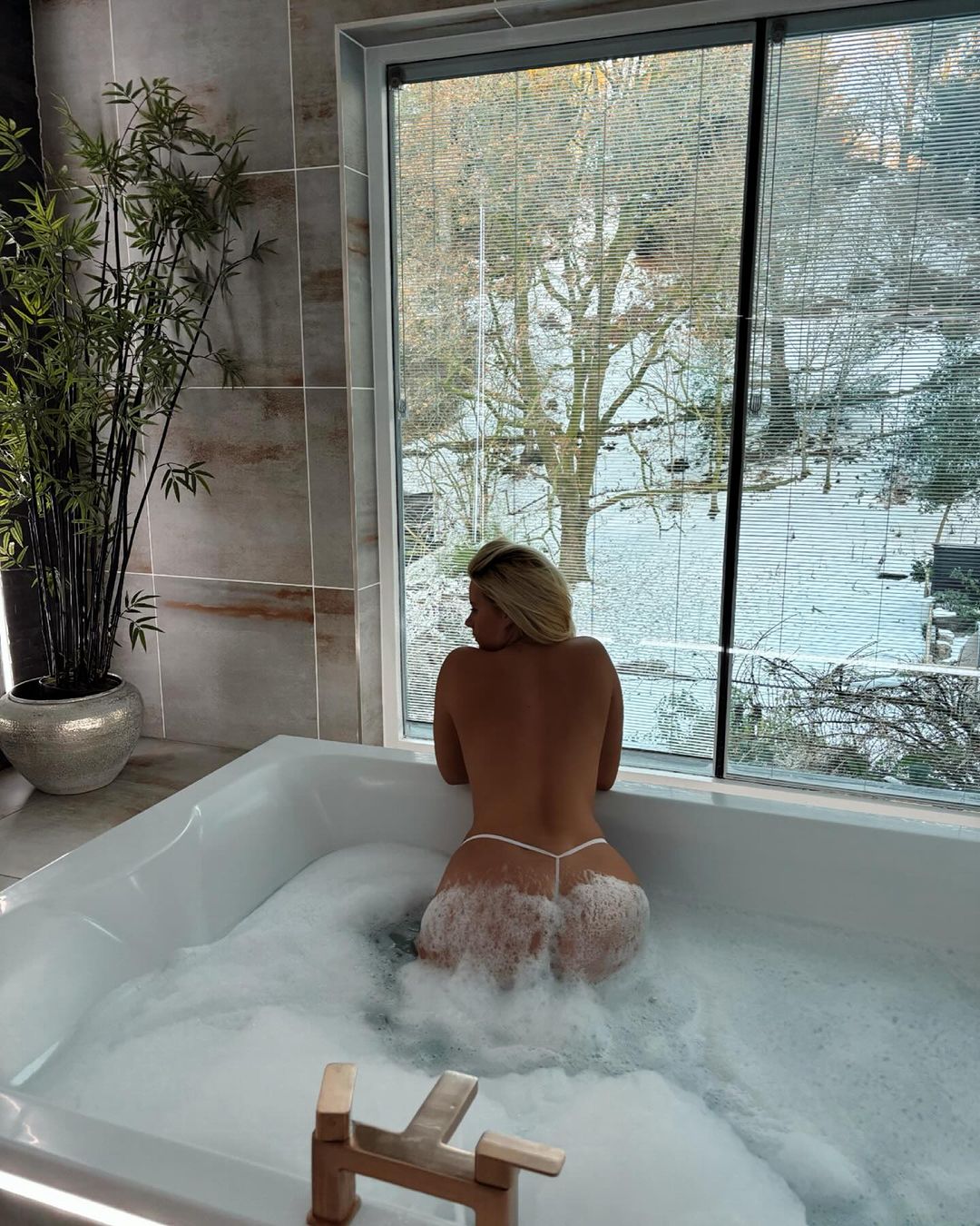 Apollonia Llewellyn Risks Instagram Ban with Steamy Bath Pics