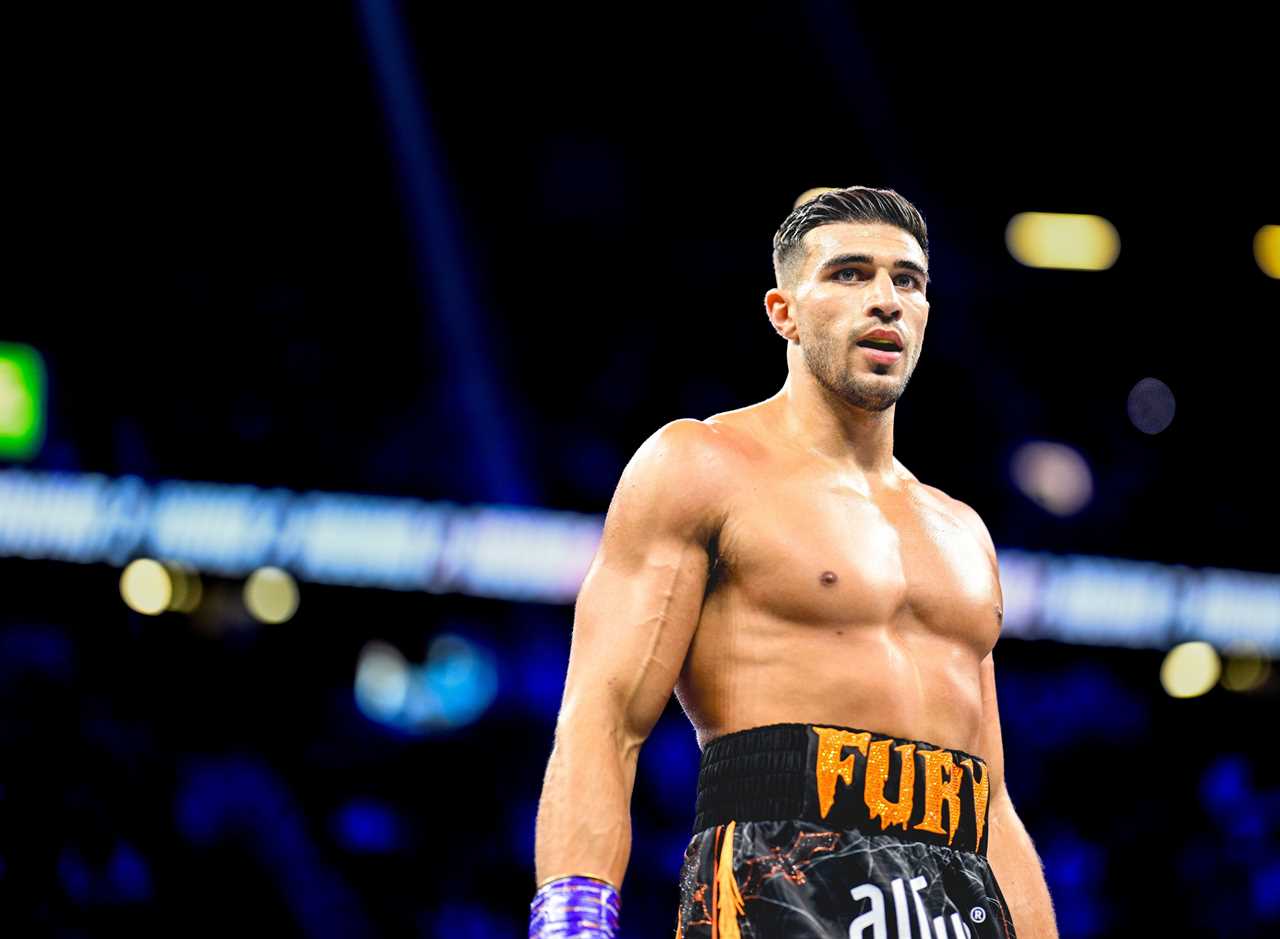 Fans Concerned as Tommy Fury Enters Talks with Boxing Legend for Next Fight