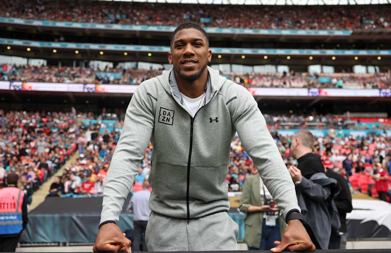 Anthony Joshua Picks Who He Wants to Win Between Tyson Fury and Usyk