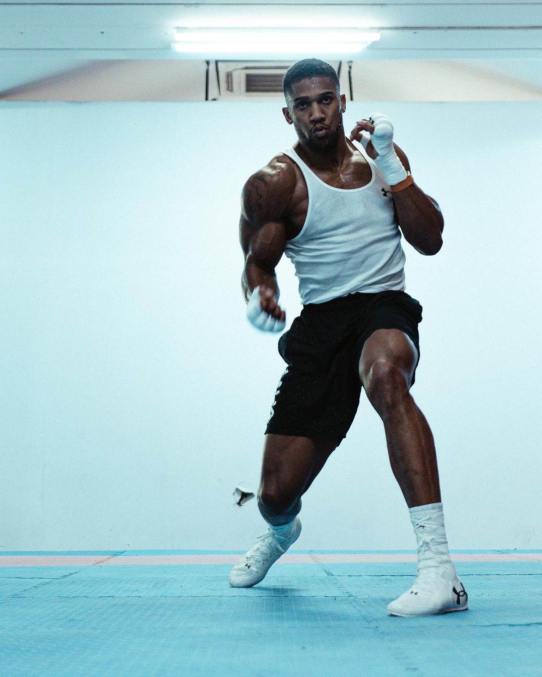 Fans fear Otto Wallin 'is going to sleep' as Anthony Joshua shows off bulging muscles ahead of huge Saudi fight